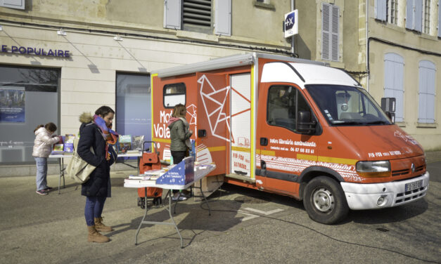 Mots Volants, la librairie qui roule pour le milieu rural